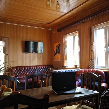 Palm Hostel バトゥーミ エクステリア 写真