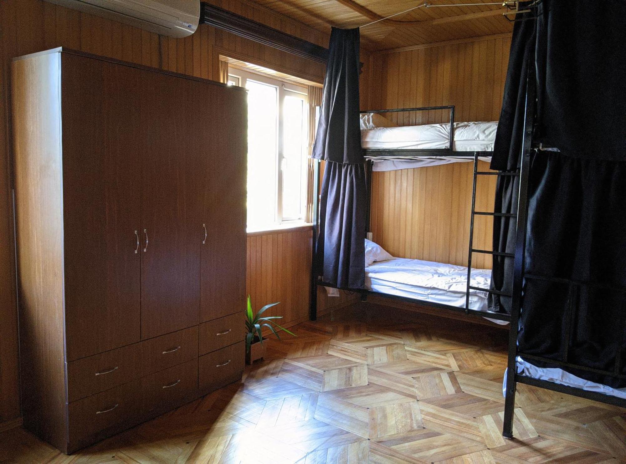 Palm Hostel バトゥーミ エクステリア 写真