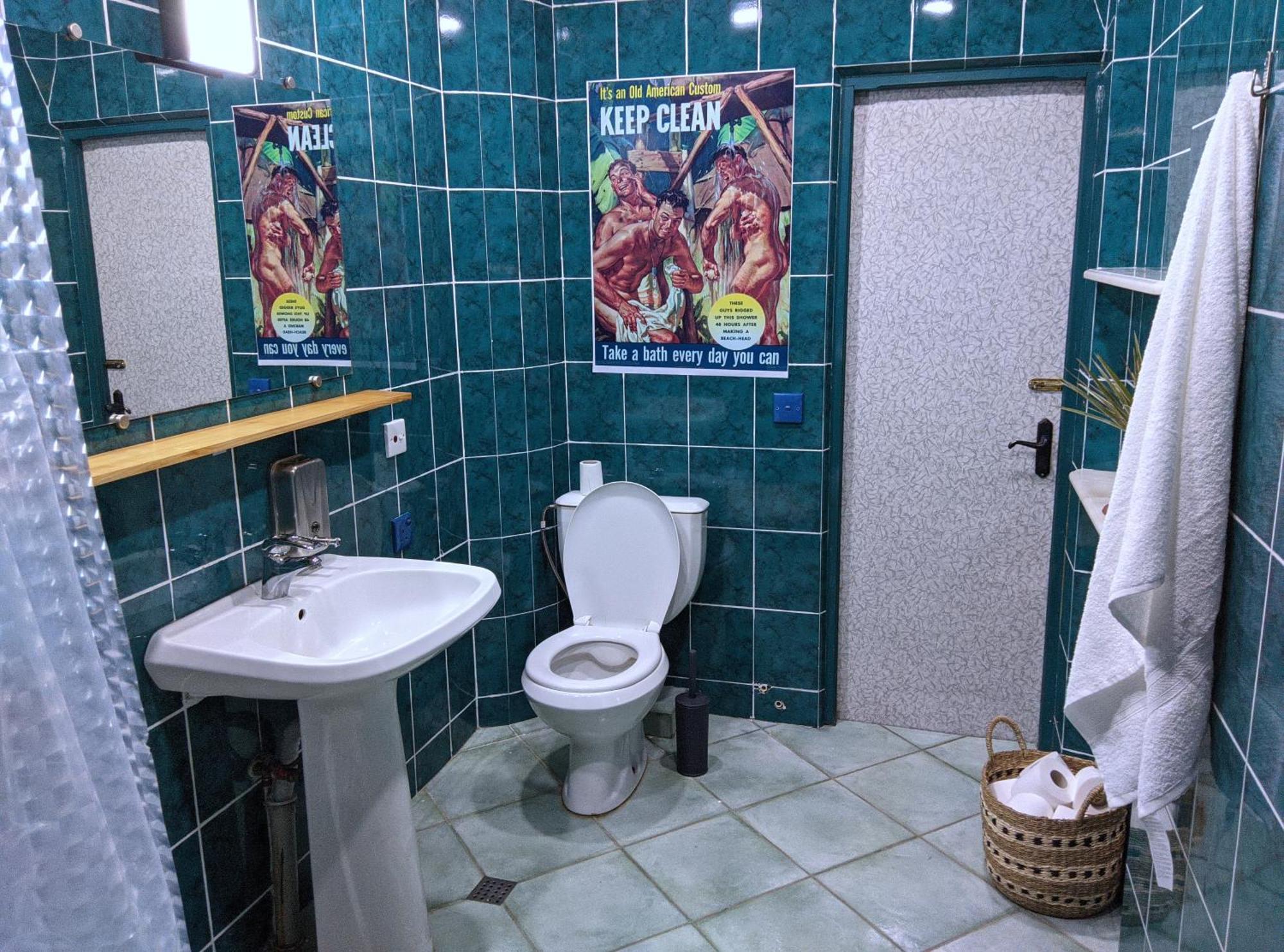 Palm Hostel バトゥーミ エクステリア 写真