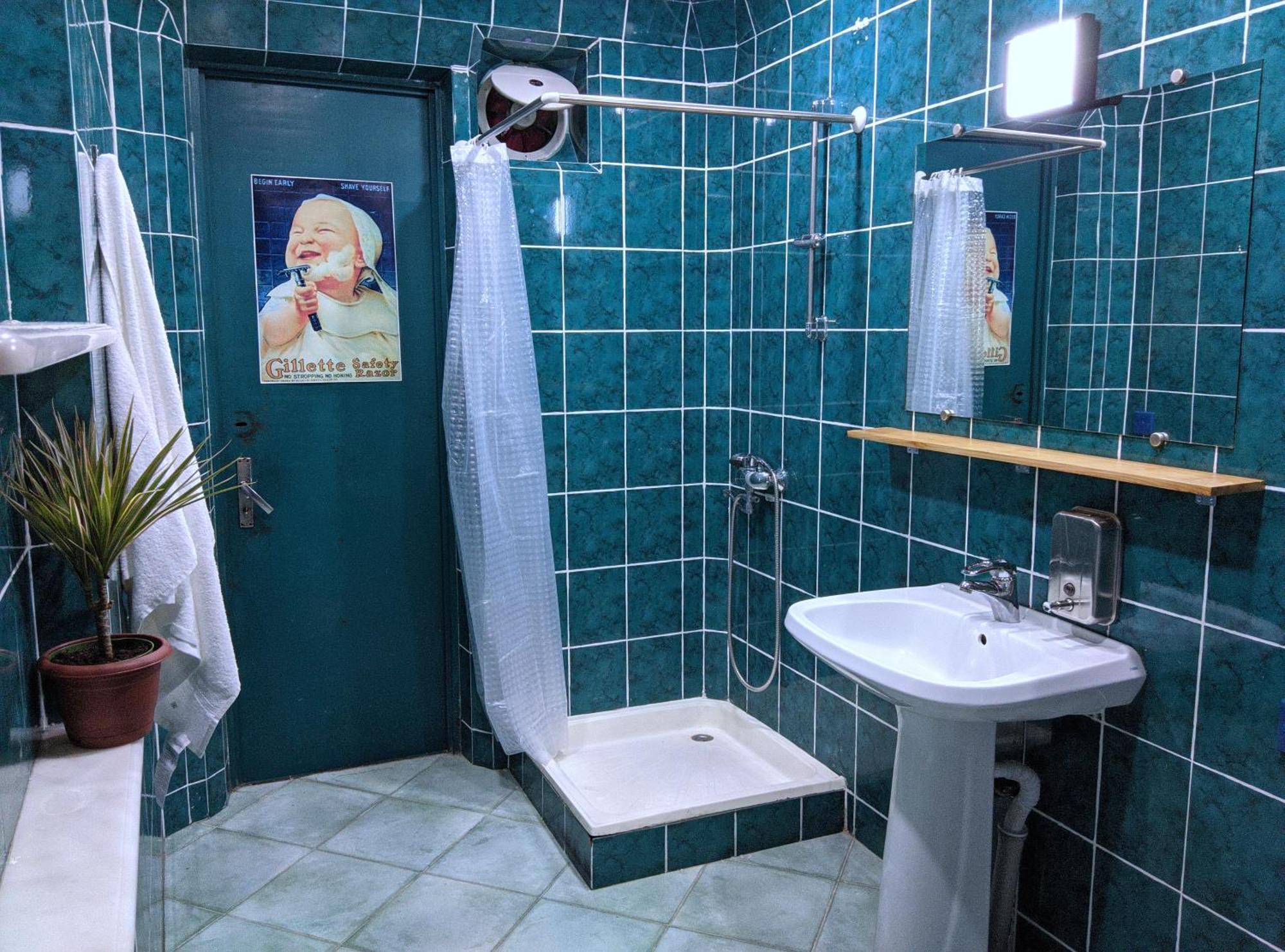 Palm Hostel バトゥーミ エクステリア 写真