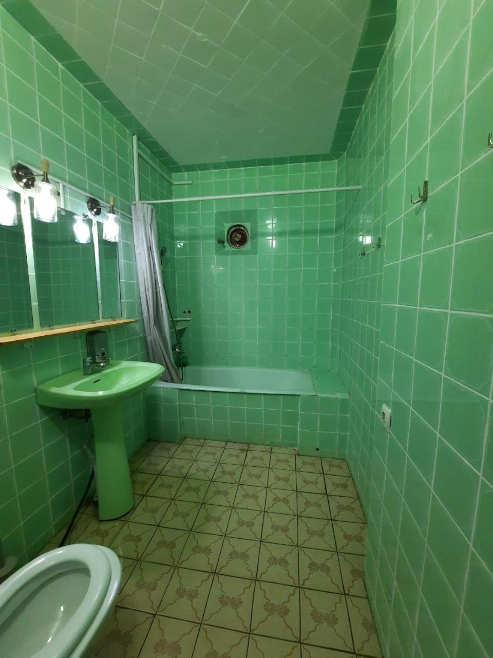 Palm Hostel バトゥーミ エクステリア 写真