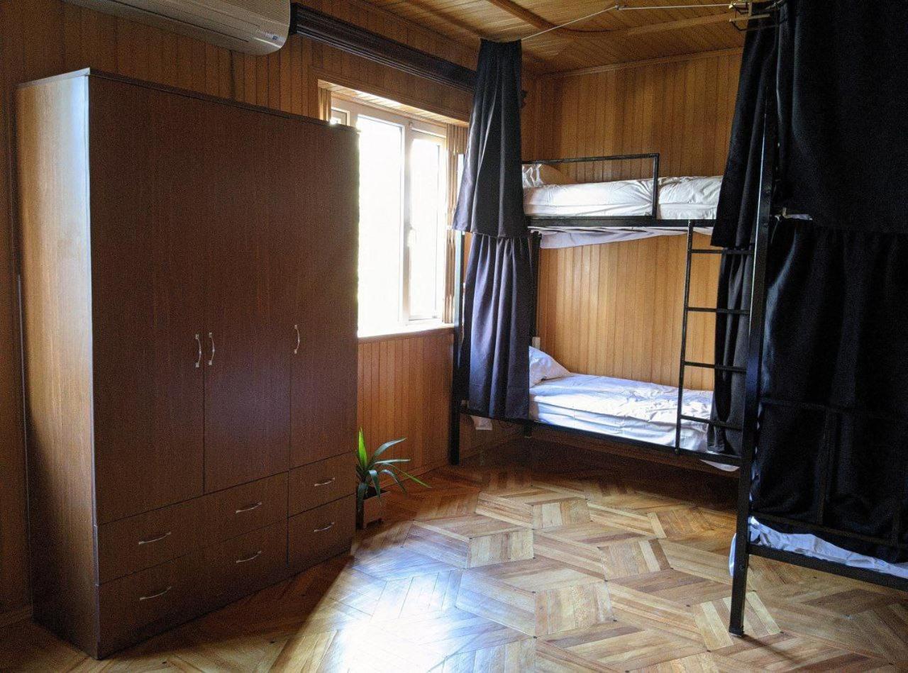 Palm Hostel バトゥーミ エクステリア 写真