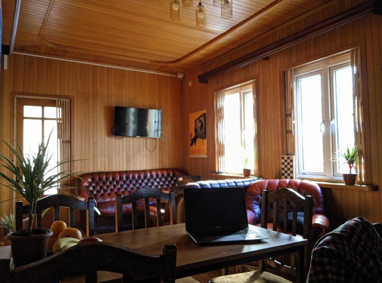 Palm Hostel バトゥーミ エクステリア 写真