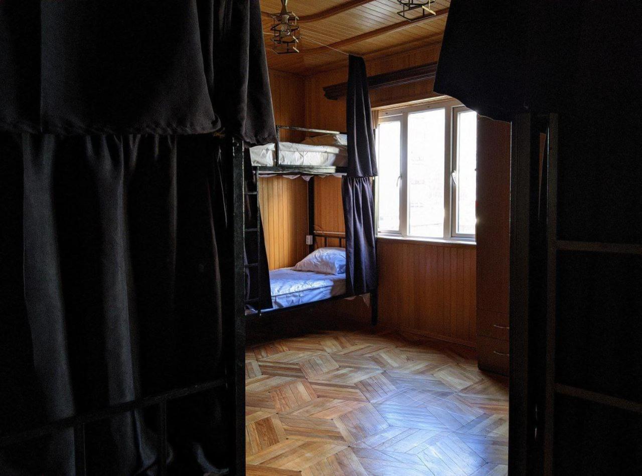 Palm Hostel バトゥーミ エクステリア 写真